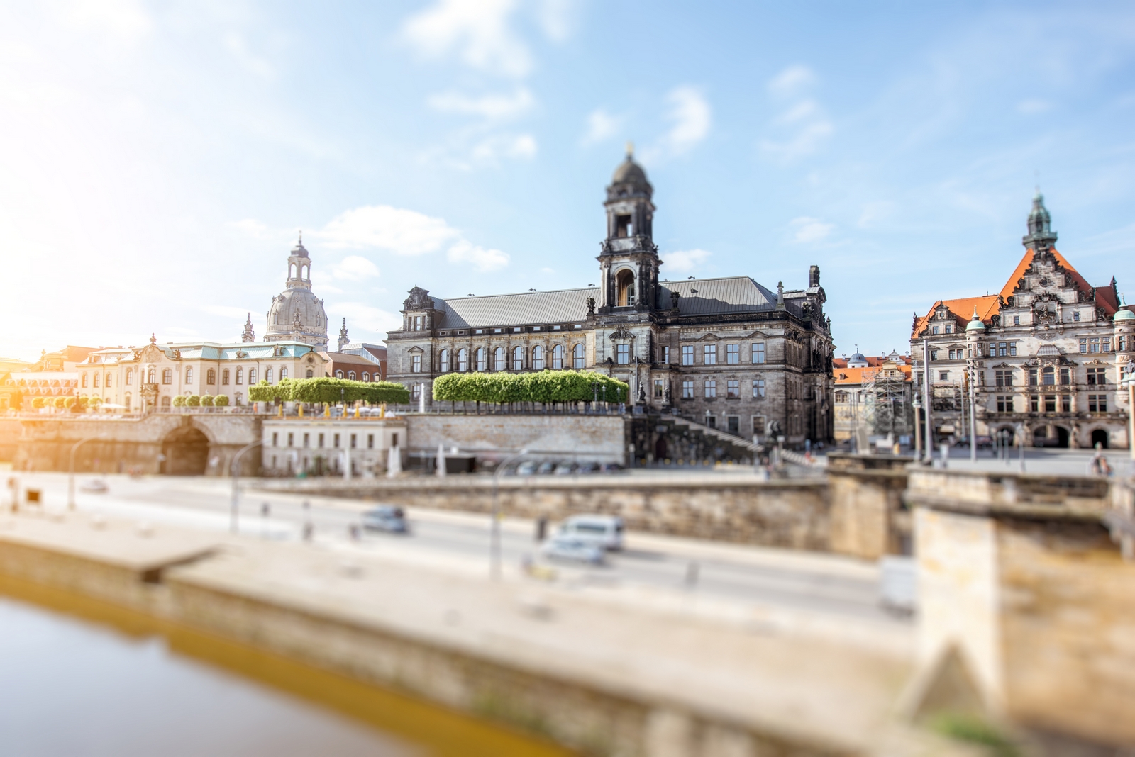 Blick auf Dresden mit Brücke